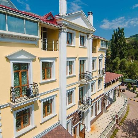 Aykun Hotel Almati Kültér fotó