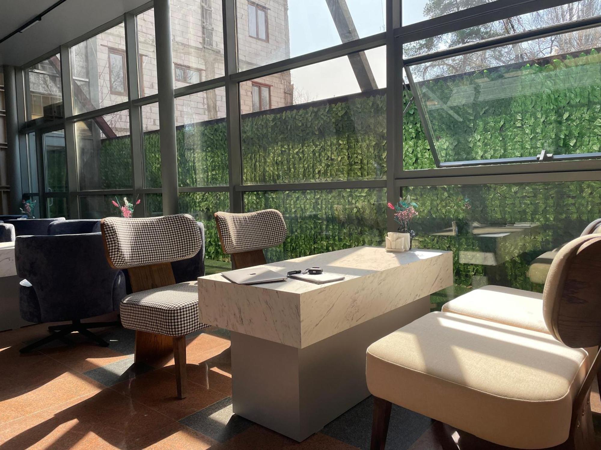 Aykun Hotel Almati Kültér fotó