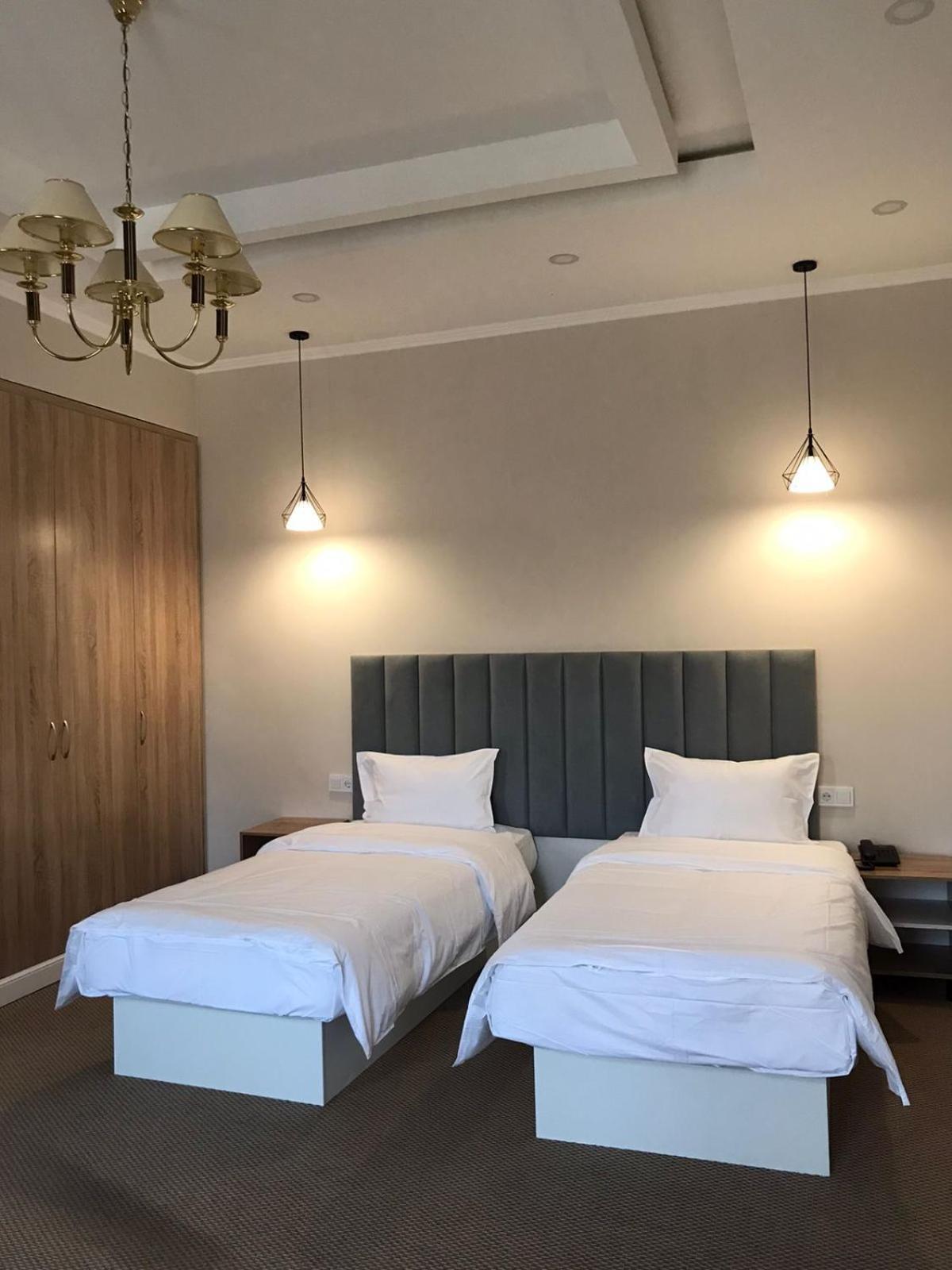 Aykun Hotel Almati Kültér fotó