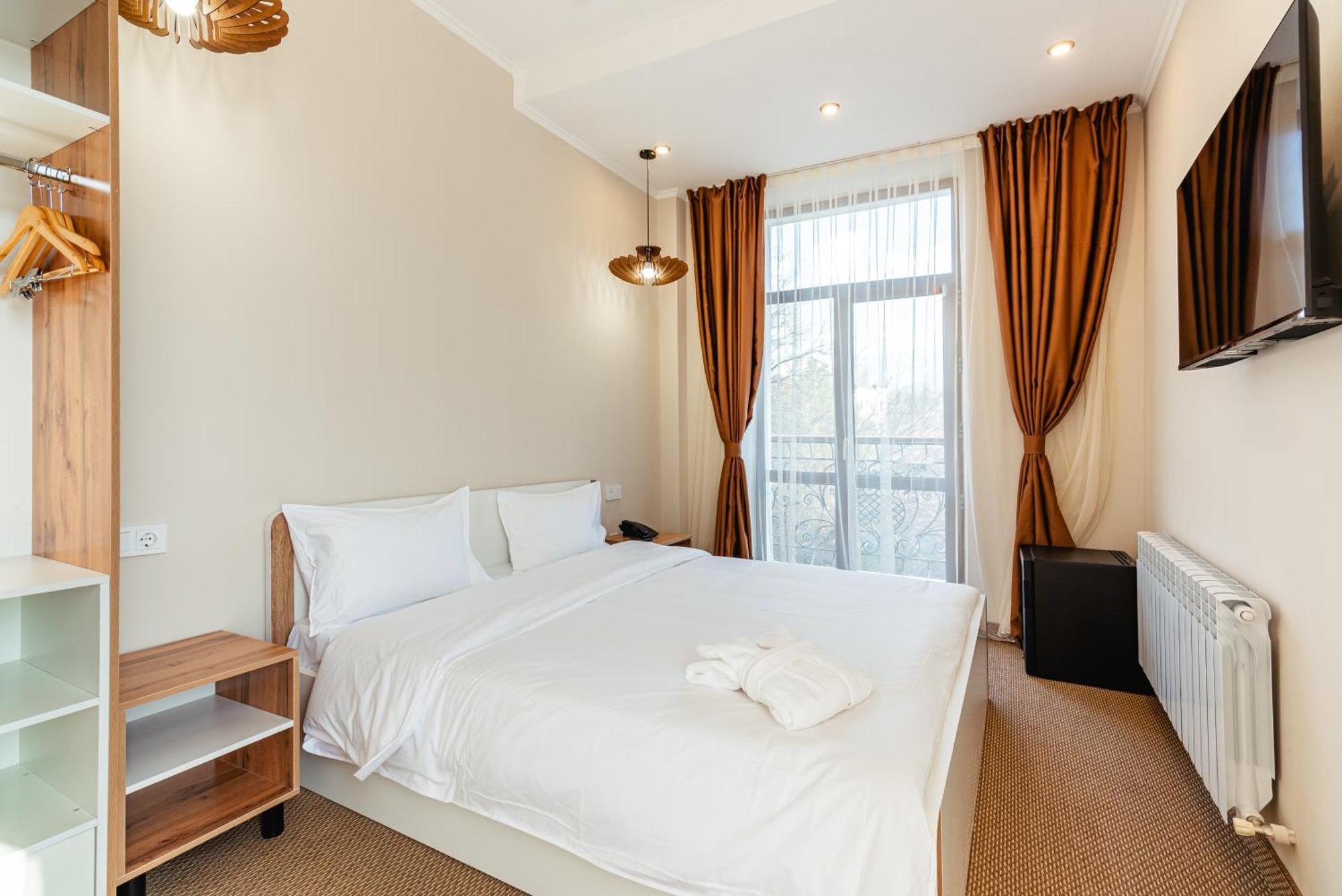 Aykun Hotel Almati Kültér fotó