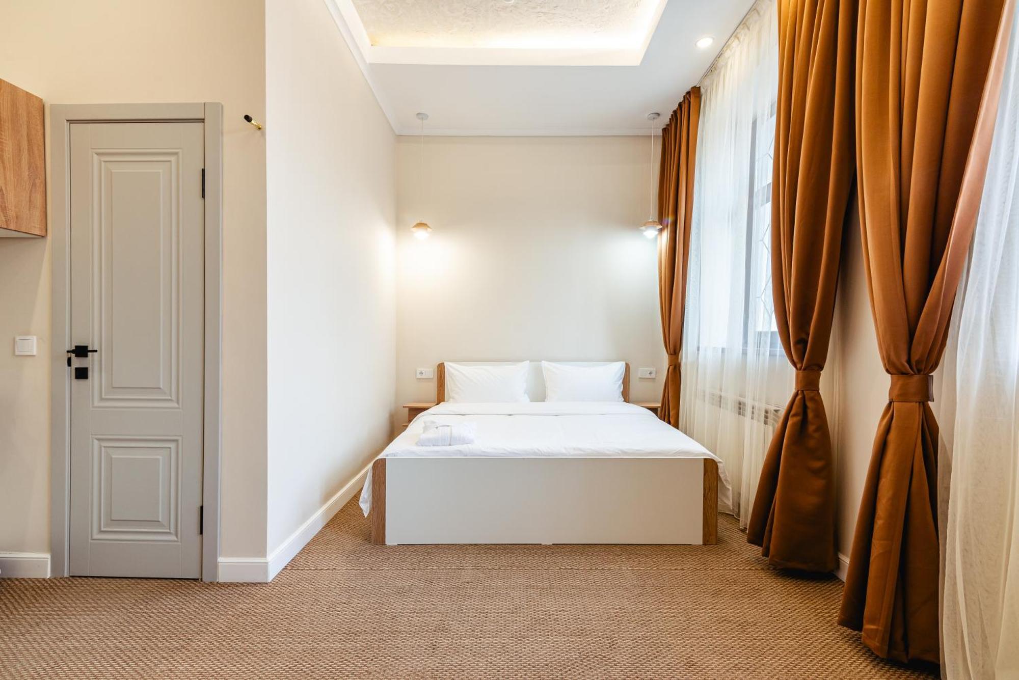 Aykun Hotel Almati Kültér fotó